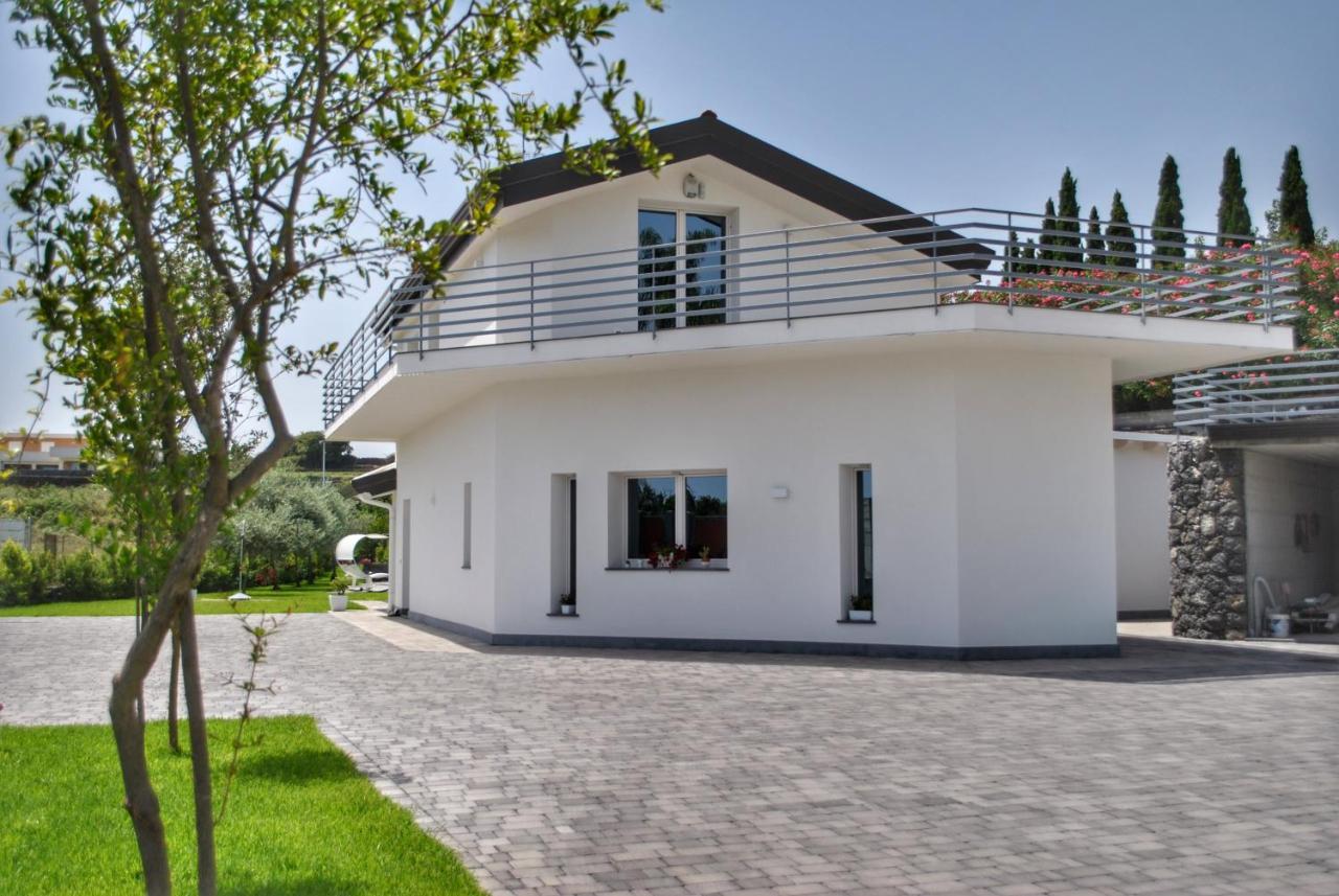 Villa Dedalisa By Holidayngo Acireale Exteriör bild