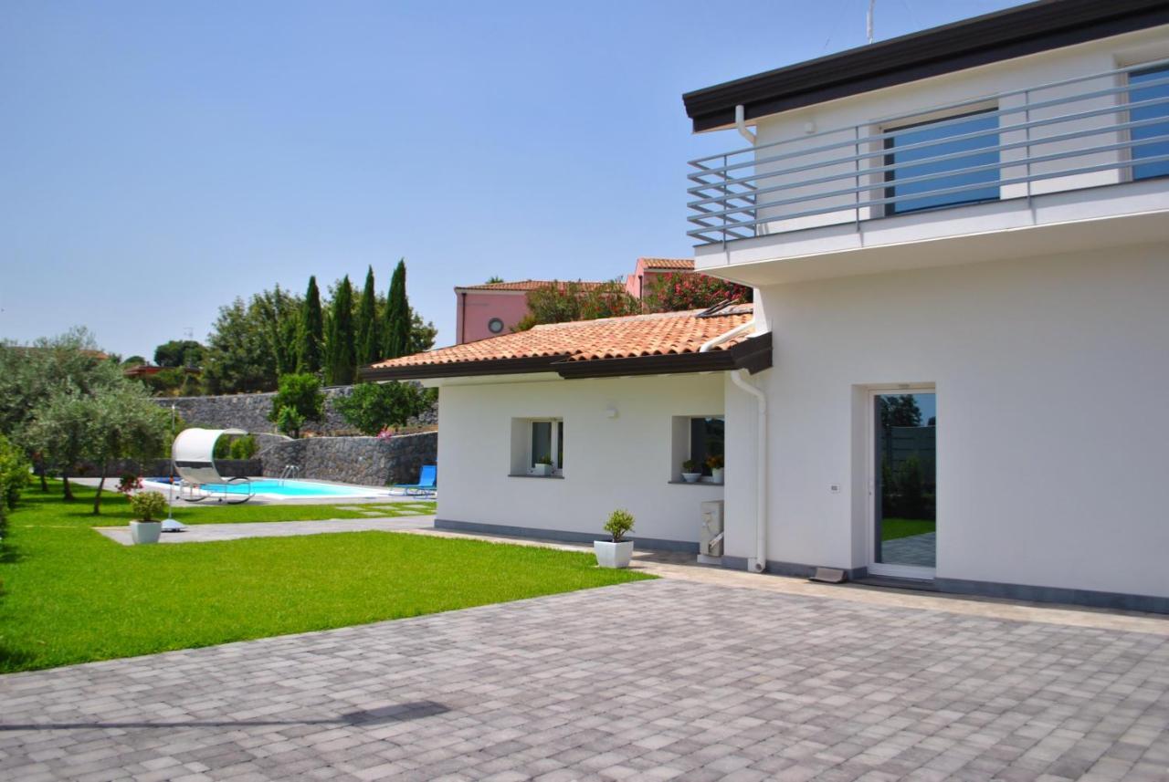 Villa Dedalisa By Holidayngo Acireale Exteriör bild