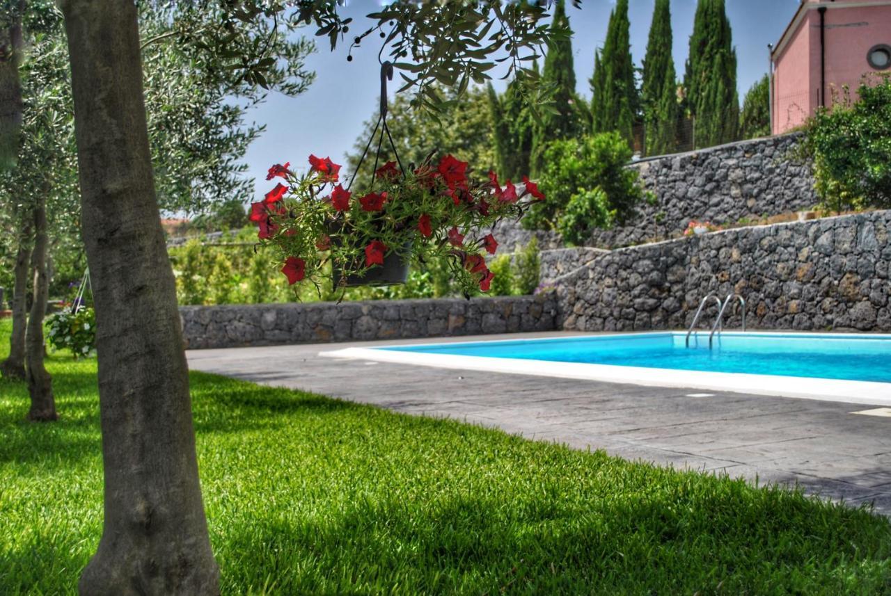 Villa Dedalisa By Holidayngo Acireale Exteriör bild