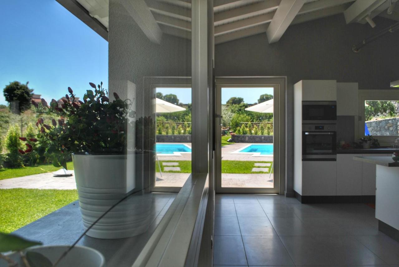 Villa Dedalisa By Holidayngo Acireale Exteriör bild