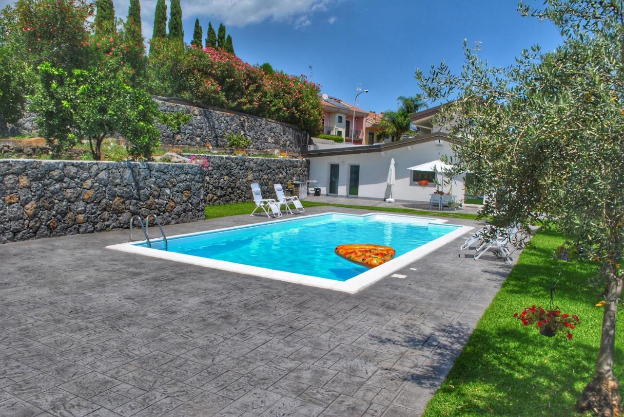 Villa Dedalisa By Holidayngo Acireale Exteriör bild